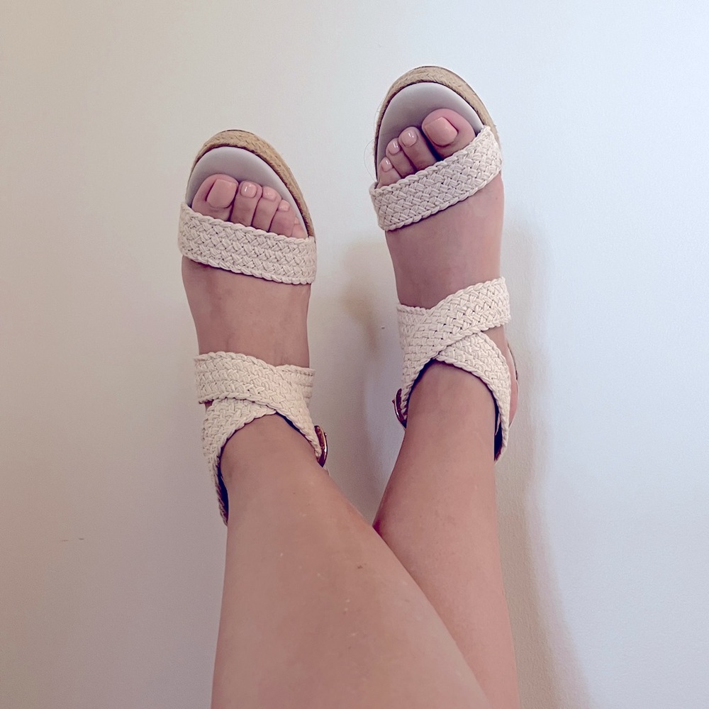 Dana Buchman 4” Espadrilles Sandals Beige with Gold Buckle Used Good Condition.